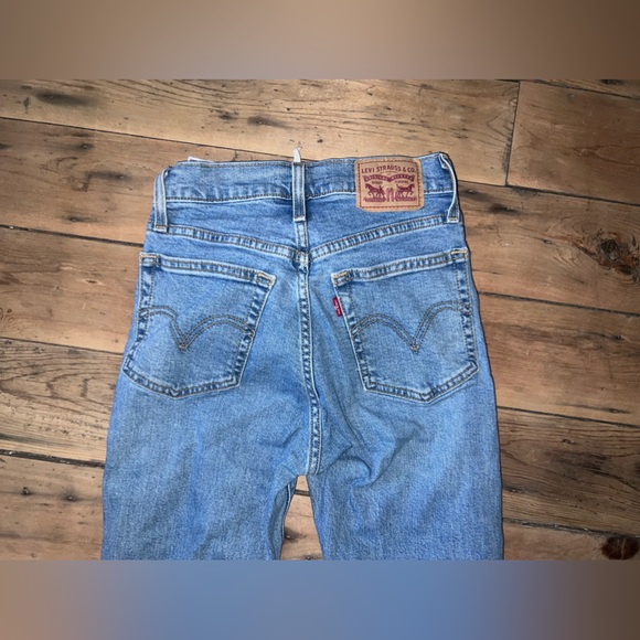 Levis Wedgie Straight Jean - Picture 4 of 4